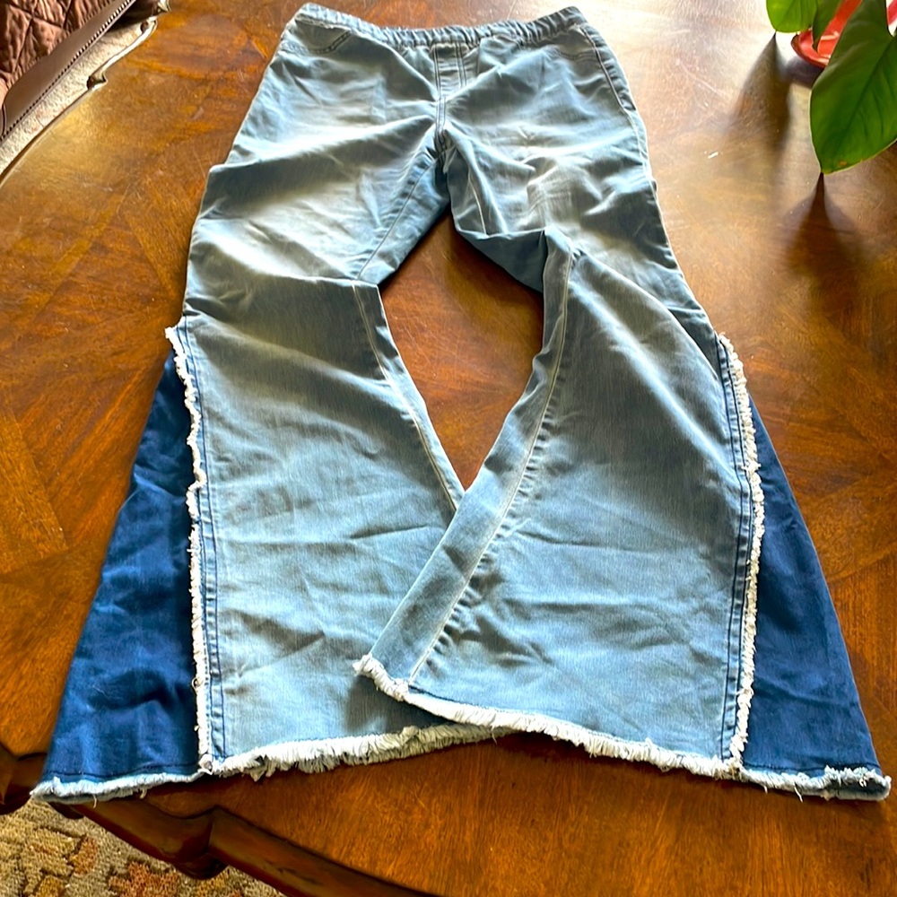 Versona pull on flair leg jeans size 8